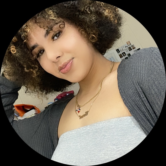 Profile Picture of Coral Rodriguez (@coralr7) on Poshmark
