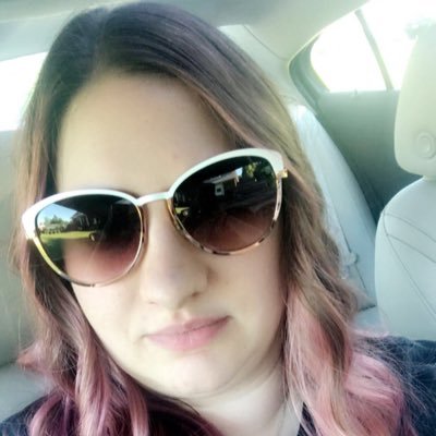 Profile Picture of Lisa Curl (@LATCurl) on Twitter