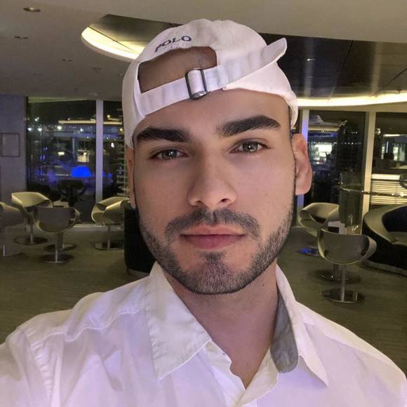 Profile Picture of Alejandro Rivera (@libreros) on Poshmark