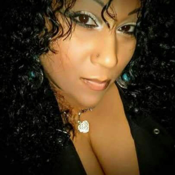 Profile Picture of Cheryl Chisley (@cherylchisley) on Poshmark