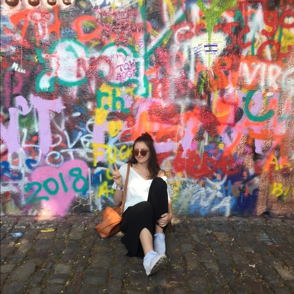 Profile Picture of Brooke Kleinfeld (@bkleinfeld) on Poshmark