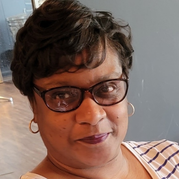 Profile Picture of Towanda Anderson (@towanda50_25) on Poshmark