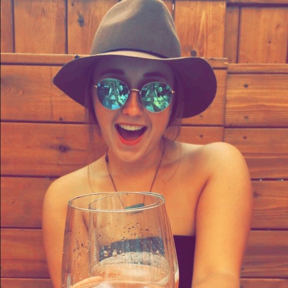 Profile Picture of Alex Wagner (@alexxwagner) on Poshmark