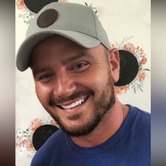 Profile Picture of Aaron Battle (@abattle1485) on Poshmark