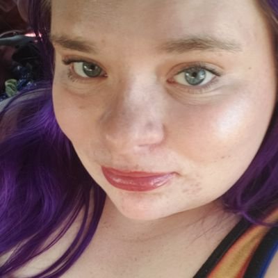 Profile Picture of Becky Loves Books (@pathofthorns) on Twitter