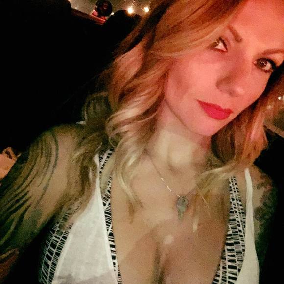 Profile Picture of Bobbie Bisbee (@bunee15) on Poshmark