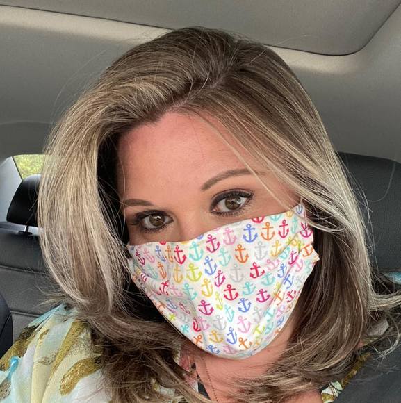 Profile Picture of Melissa Kuzak (@makuzak) on Poshmark