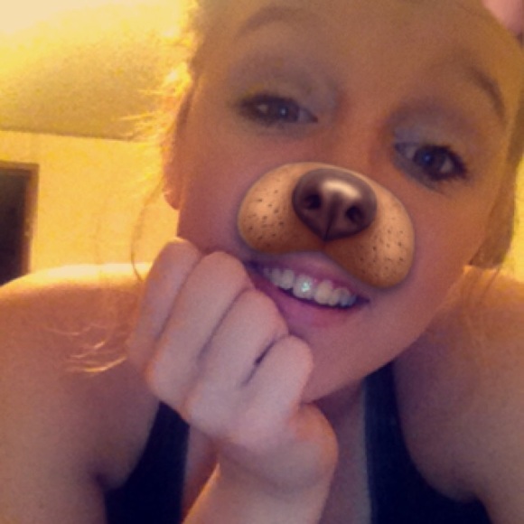 Profile Picture of Alicia Wilder (@aliciawilderr) on Poshmark