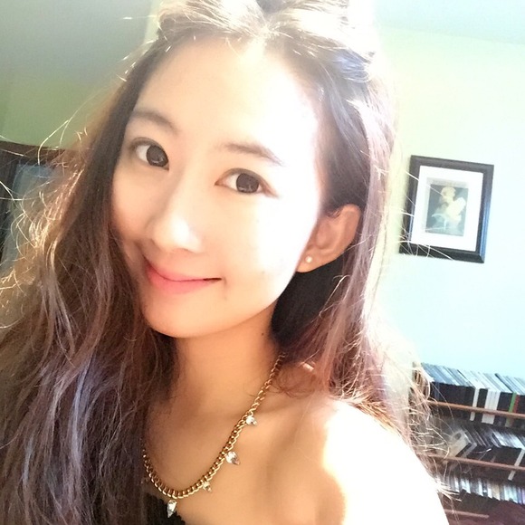 Profile Picture of Anne Lin (@anne1211) on Poshmark