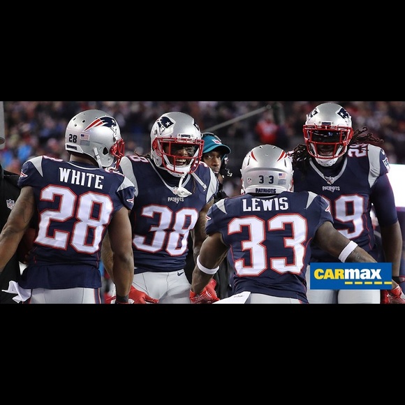 Profile Picture of Showie Show (@showieshow) on Poshmark