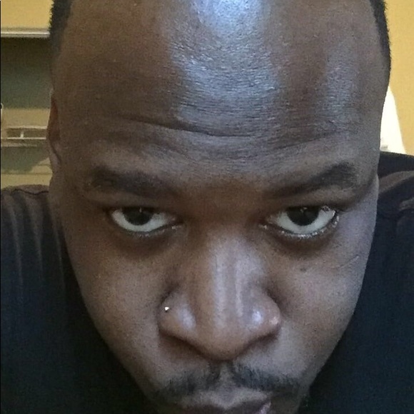 Profile Picture of Warrick Roper (@warrick_roper) on Poshmark