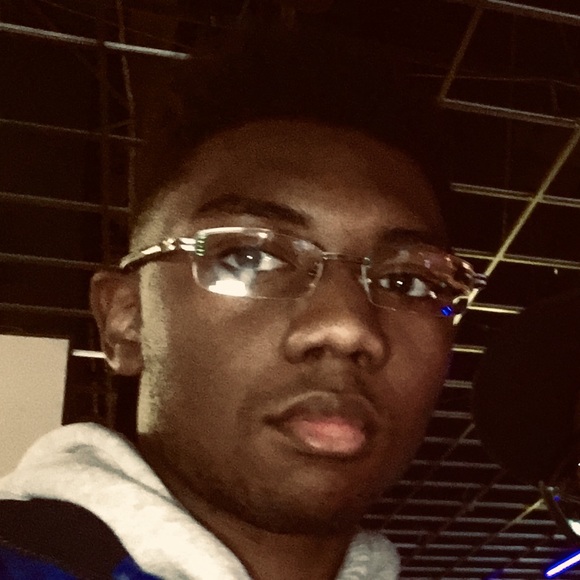 Profile Picture of Joshua Hughes (@purelvve) on Poshmark