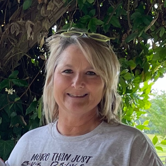 Profile Picture of Deborah Bray (@dixiemom708) on Poshmark