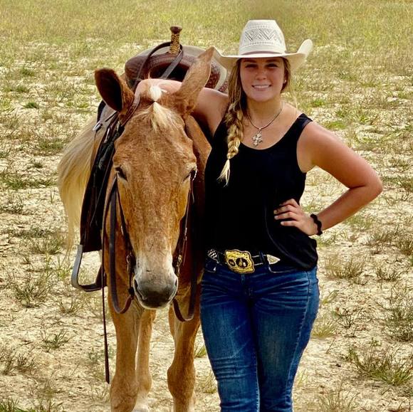 Profile Picture of Dana Carlough (@countrygirl333) on Poshmark