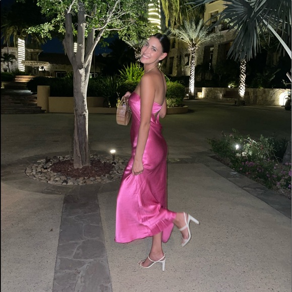 Profile Picture of Danielle Yona (@danielleyona) on Poshmark