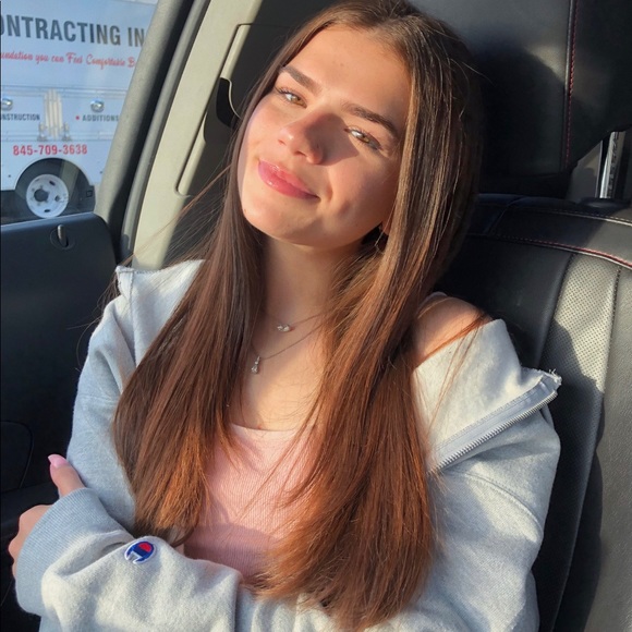 Profile Picture of Jillian Jacobsen (@jilljacobsen123) on Poshmark