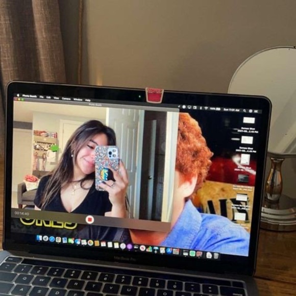 Profile Picture of Andrea Carrera (@andreacarrer149) on Poshmark