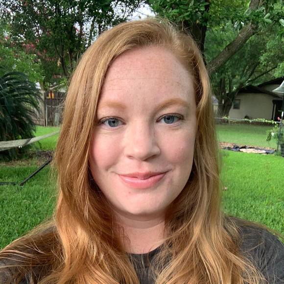 Profile Picture of Abigail Dimick (@gingerlea26) on Poshmark