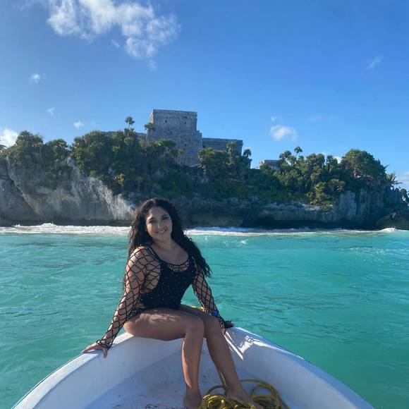 Profile Picture of Anakaren Erives (@bellomuah) on Poshmark