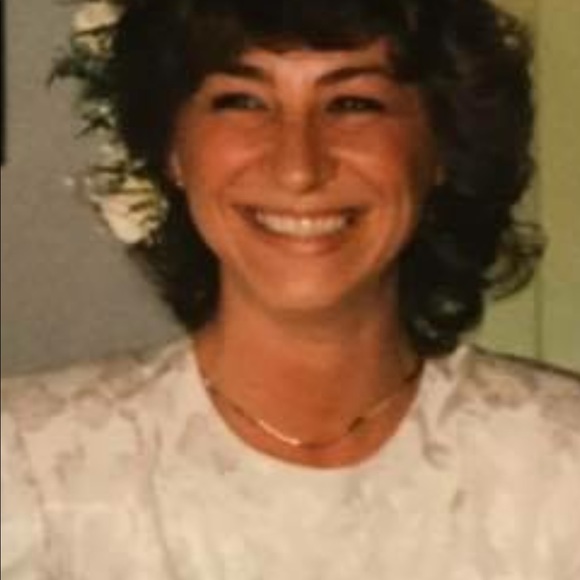 Profile Picture of Renee Graham (@1crackers) on Poshmark