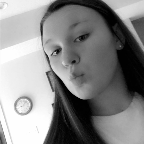Profile Picture of Emma Campbell (@emmacampbell317) on Poshmark