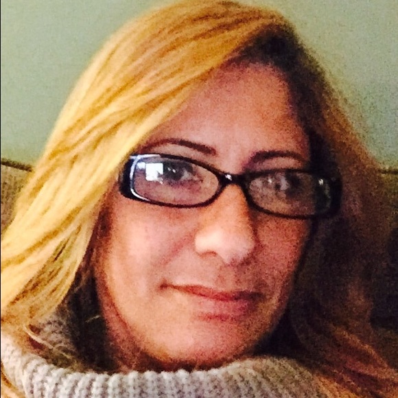 Profile Picture of Yolanda Bates (@yoli36515) on Poshmark