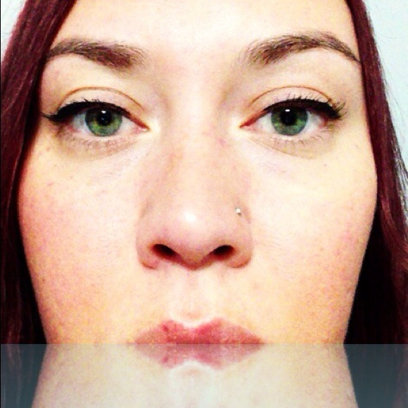 Profile Picture of Jules Quinn (@strawberryvenom) on Poshmark