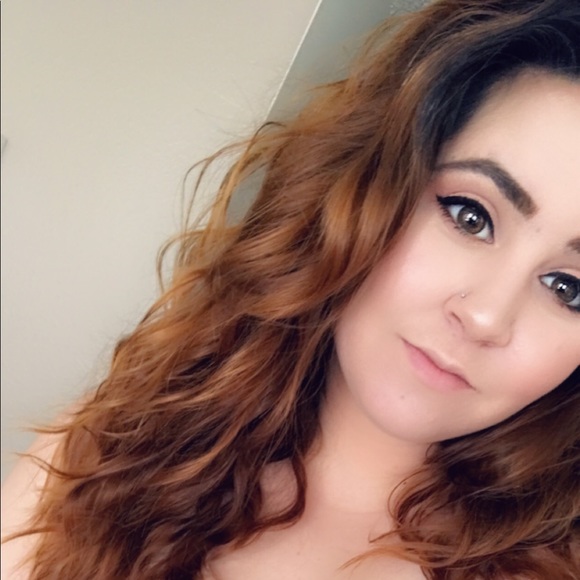 Profile Picture of Sarah Wesseler (@sarahrwess) on Poshmark