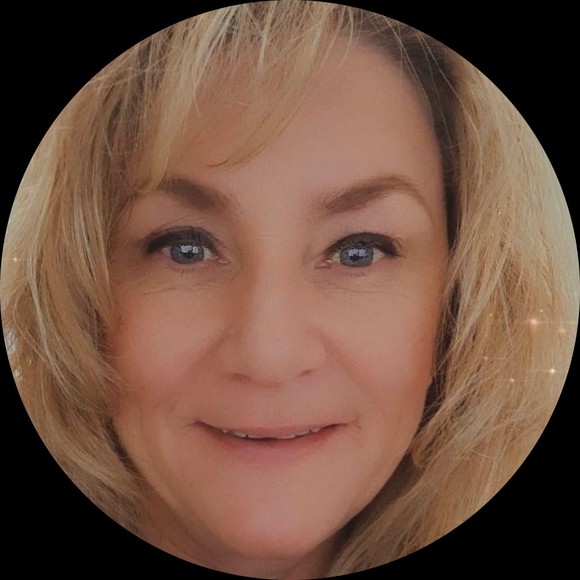 Profile Picture of Dawn Broughton (@dawnb547) on Poshmark