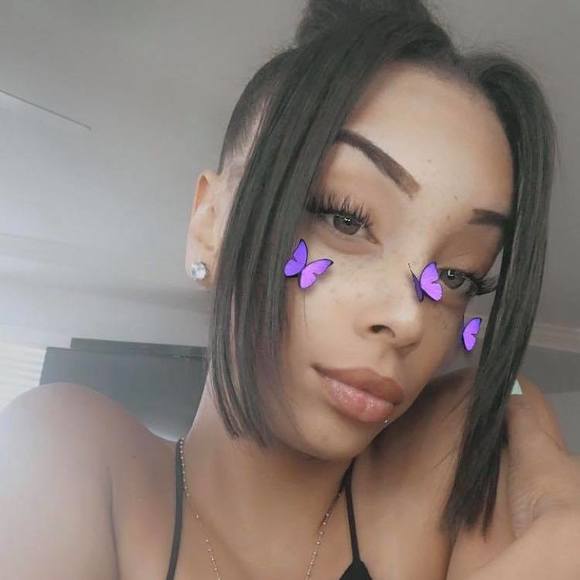 Profile Picture of Cattalina Cayton (@cattalinacayton) on Poshmark