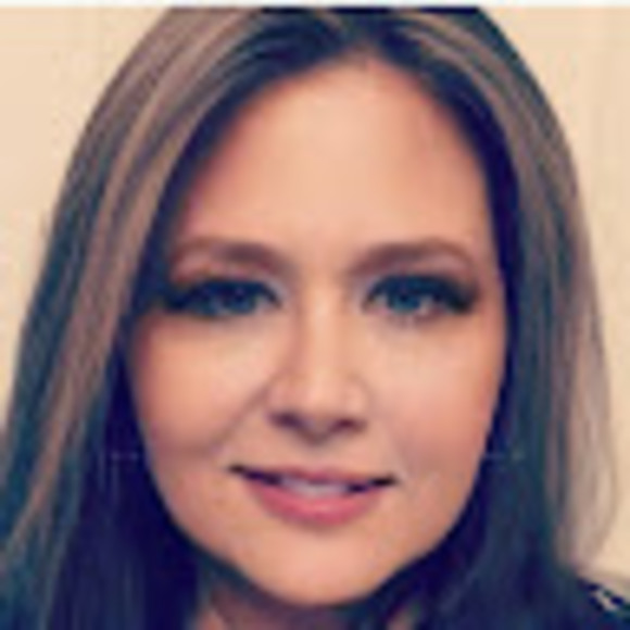 Profile Picture of Anne Birrell (@annebirrell) on Poshmark