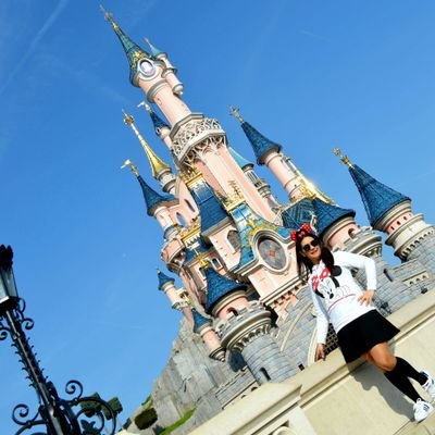 Profile Picture of ELiF iNANç (@elif__inanc) on Twitter