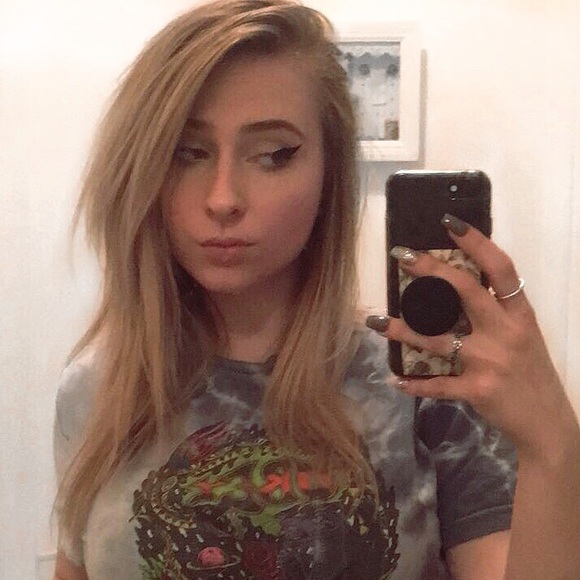 Profile Picture of Angelika Kropiewnicka (@angelika_kro) on Poshmark