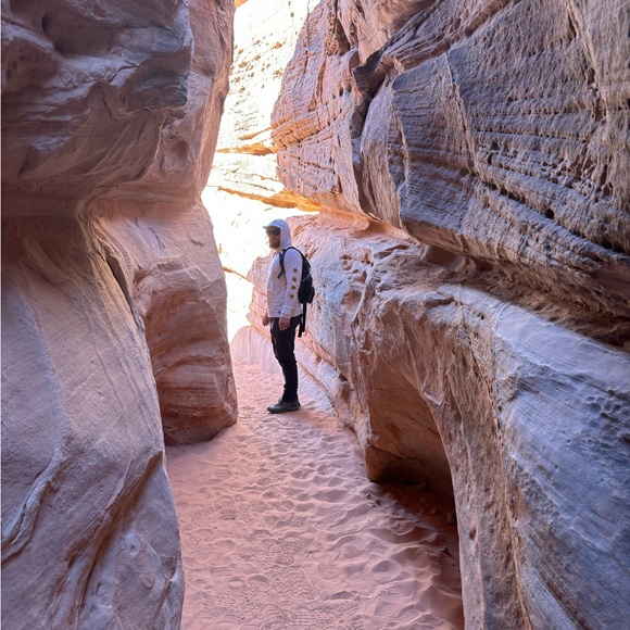 Profile Picture of Seth Burch (@sbburch91) on Poshmark