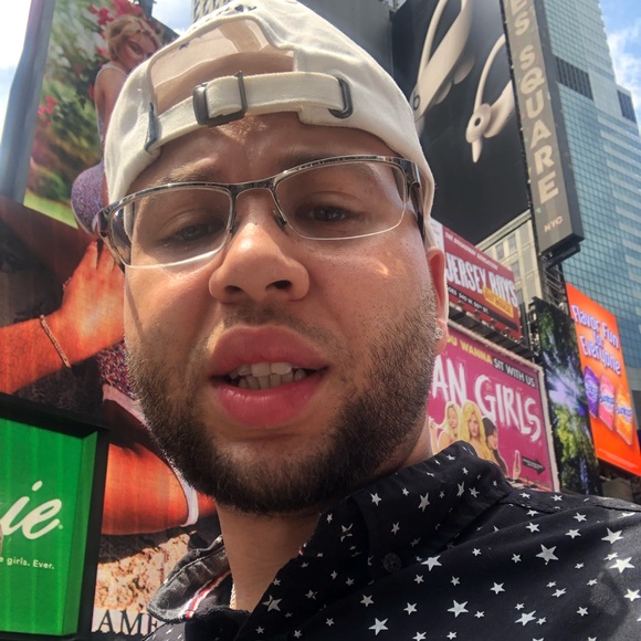 Profile Picture of Kyle Medeiros (@kyle3221) on Poshmark