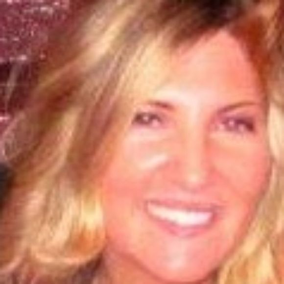 Profile Picture of Billieann Foster (@bdub82) on Poshmark