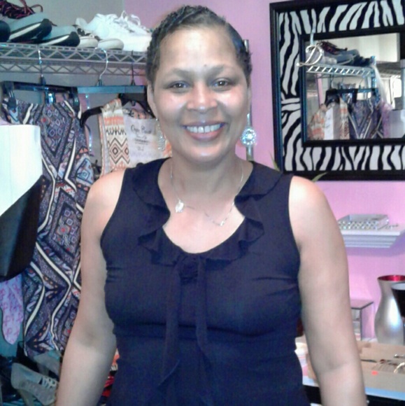 Profile Picture of Derrick Tillman (@sweetdede) on Poshmark