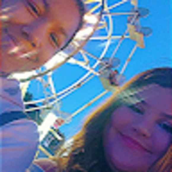 Profile Picture of Adelynn Williamson (@adelynnw) on Poshmark