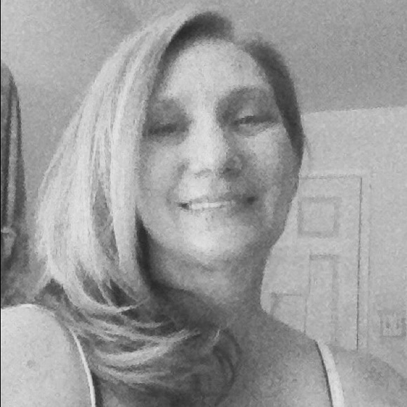 Profile Picture of Debra Cain (@deecane) on Poshmark