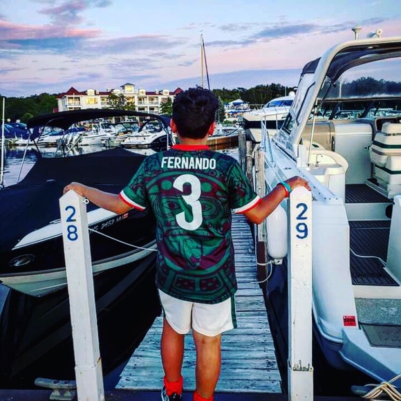 Profile Picture of Feranado Sida (@feranadosida) on Poshmark