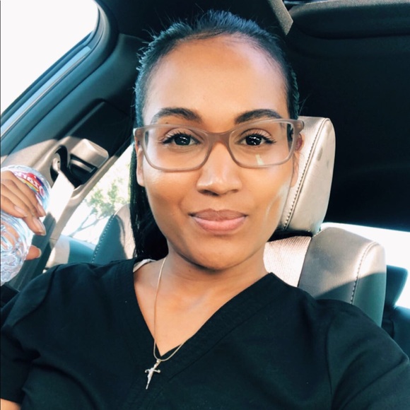 Profile Picture of Indi Lachman (@indilachman) on Poshmark