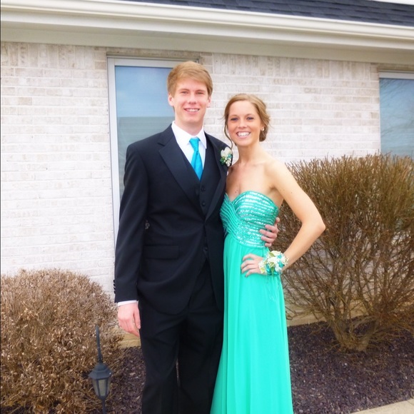 Profile Picture of Emily Siefker (@emily_sief) on Poshmark