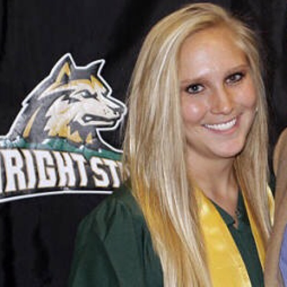 Profile Picture of Kalee Thompson (@kaleethompson) on Poshmark