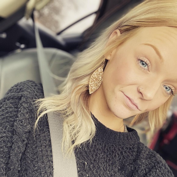 Bailey Boyer - Poshmark Profile Picture of Bailey Boyer (@bboyer17) on Poshmark