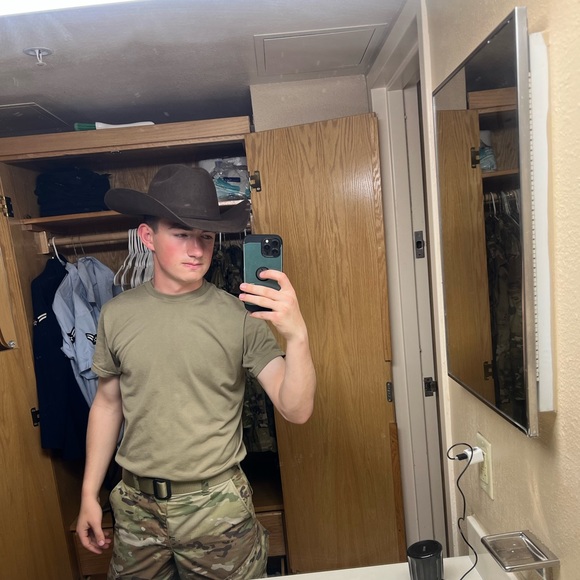 Profile Picture of Joshua Farrington (@joshua071122) on Poshmark