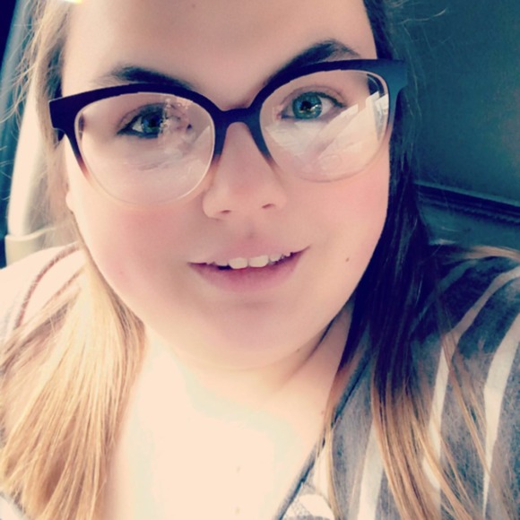 Profile Picture of Shelby Joeckel (@shelbyjoeckel) on Poshmark