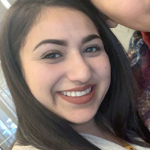 Profile Picture of Julia Arellano (@jewels_arellano) on Poshmark