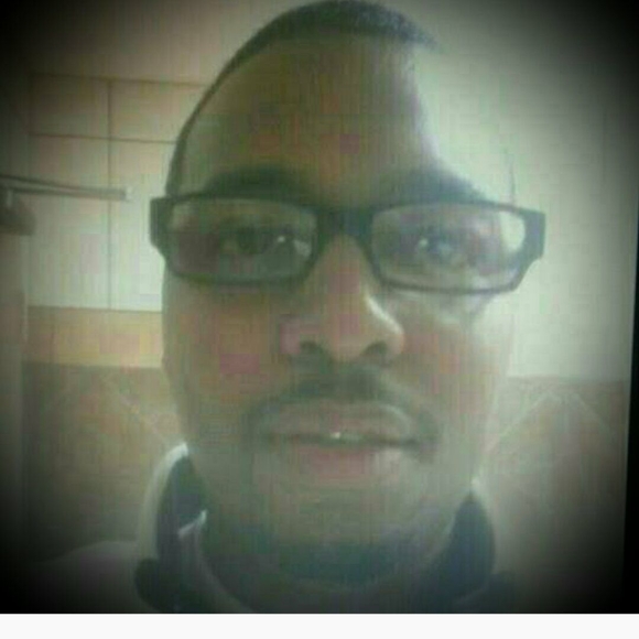 Profile Picture of Andrew Simmons (@andrewsimmon83) on Poshmark