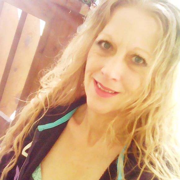 Profile Picture of Melanie Hayman (@mvhayman) on Poshmark