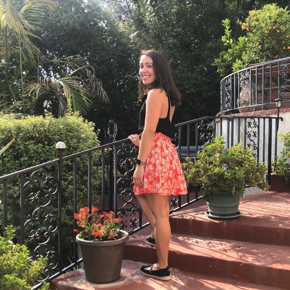 Profile Picture of Noelia Velez (@nv77) on Poshmark